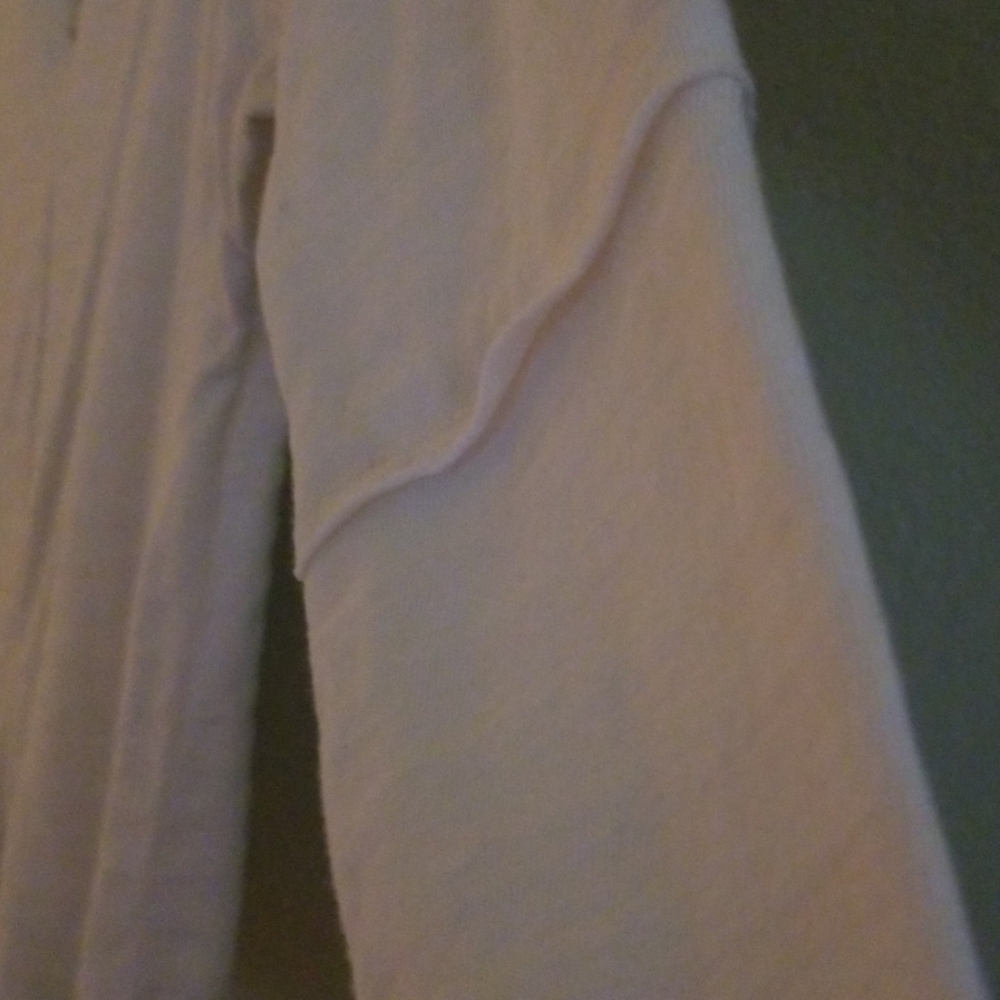 White shirt - Picture 4 of 6